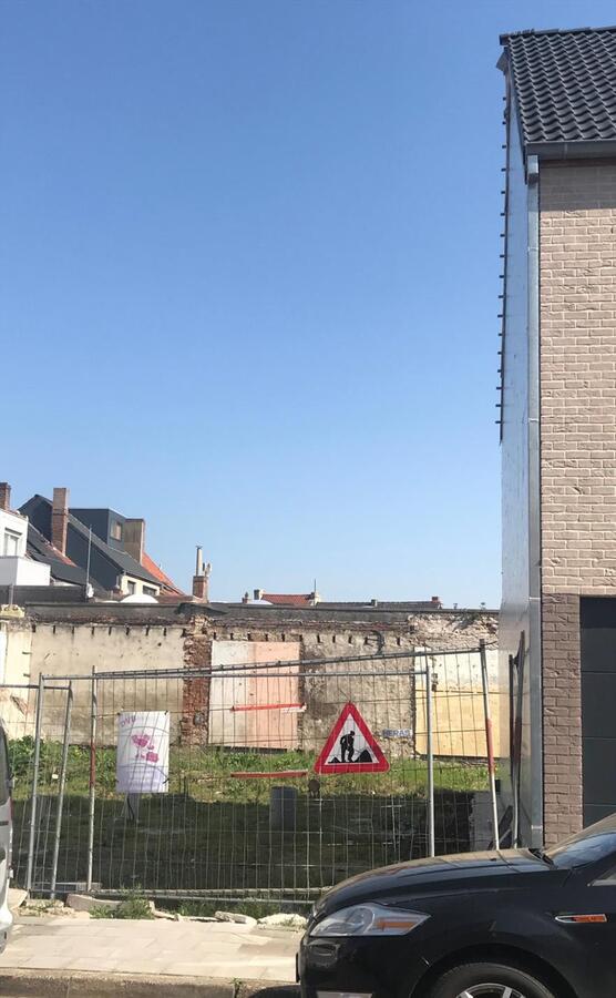 MOOI LOT BOUWGROND VOOR RUIME GEZINSWONING OP CENTRALE LIGGING - INCLUSIEF PLANNEN EN PAALFUNDERING 