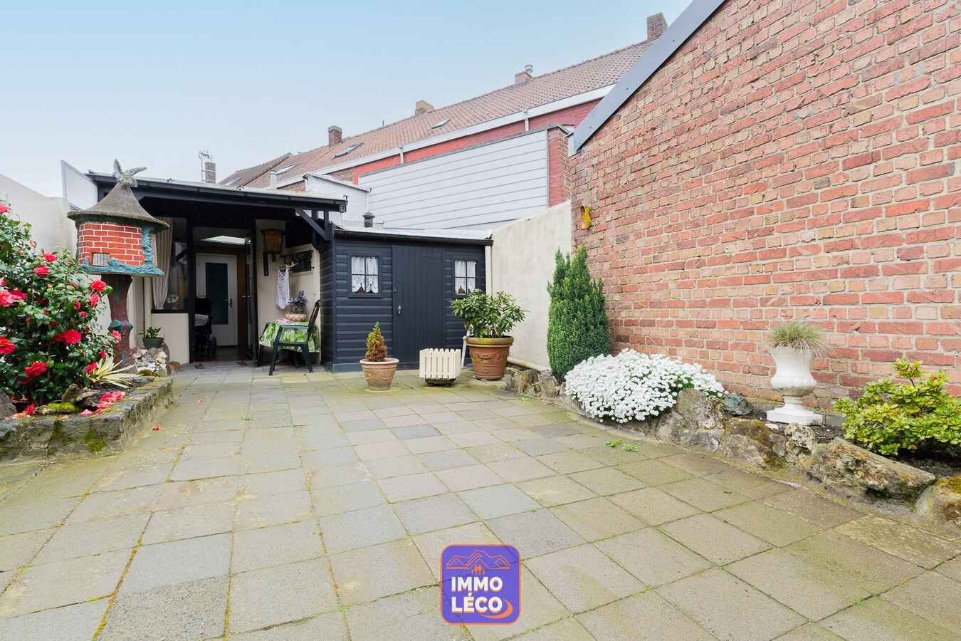 Maison saine idéale 1er achat, grande cour et accès arrière. 