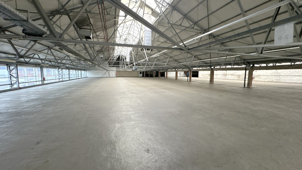 Magazijn met showroom te huur op commerciële site in haven Antwerpen