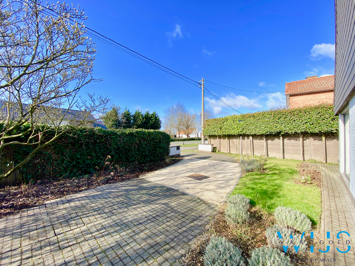 Instapklaar stijlvol woonhuis met leuke tuin te Assenede ! 