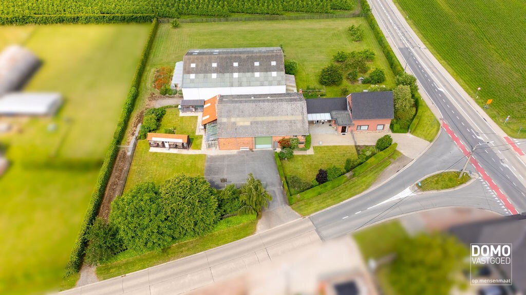 UNIEKE WONING MET 2 RUIME LOODSEN OP PERCEEL VAN 58A49CA 