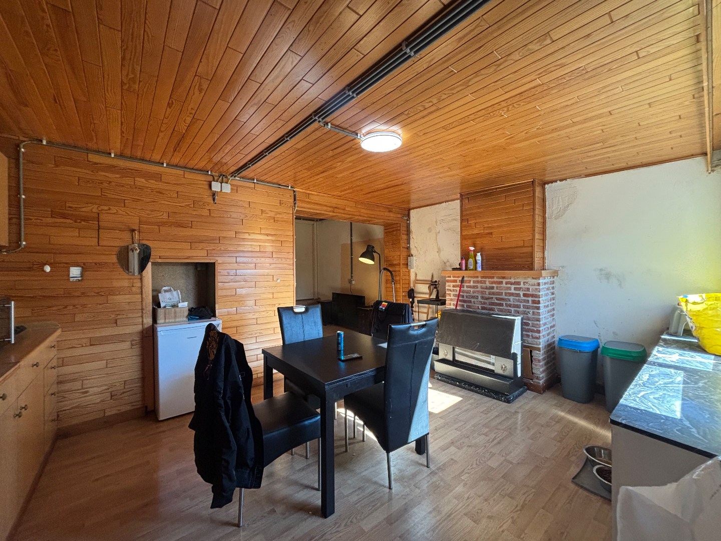Te renoveren woning met 2 ruime slaapkamers in Mol 