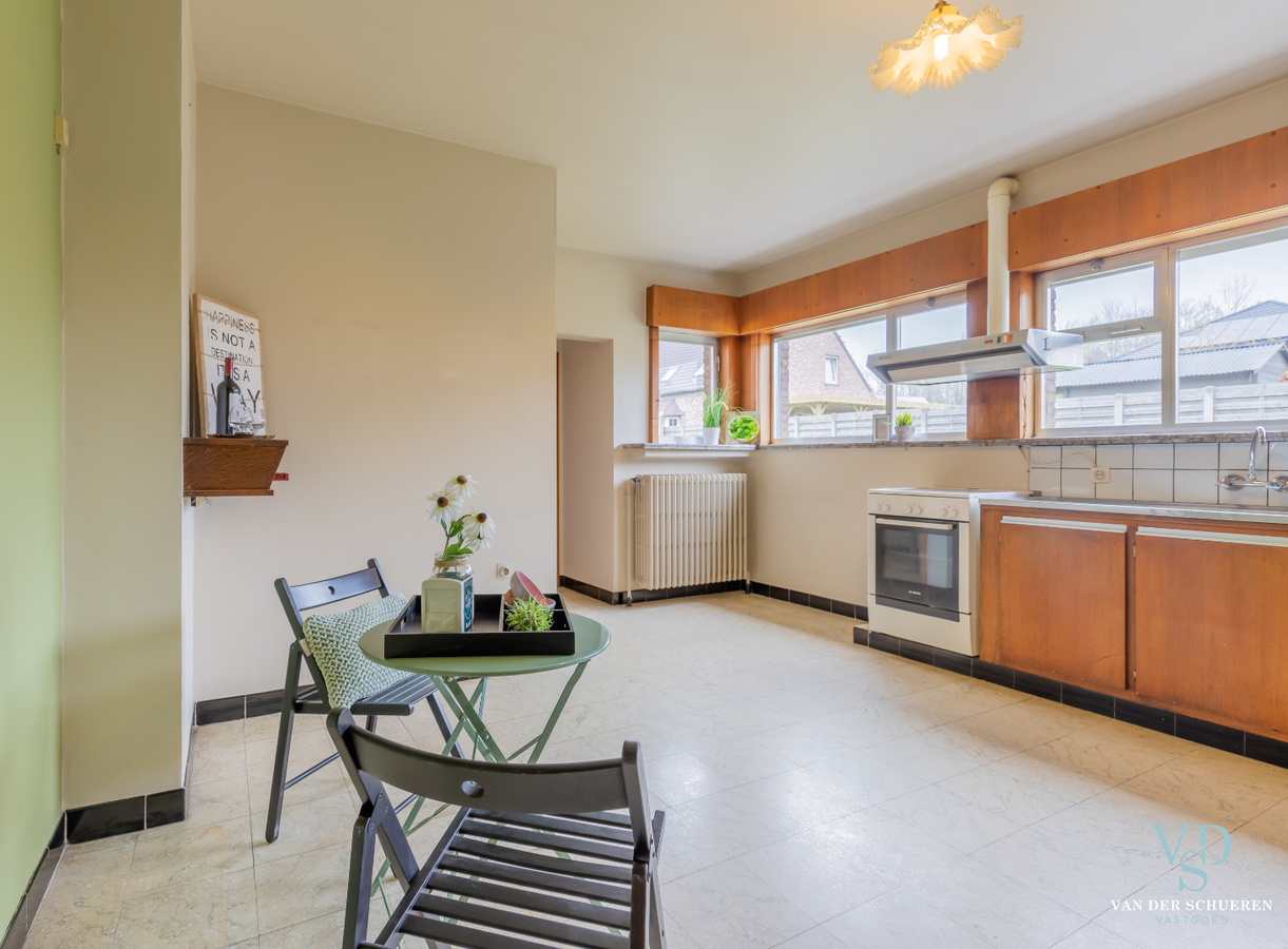 Degelijke, bijzonder ruime woning te Dikkelvenne. 