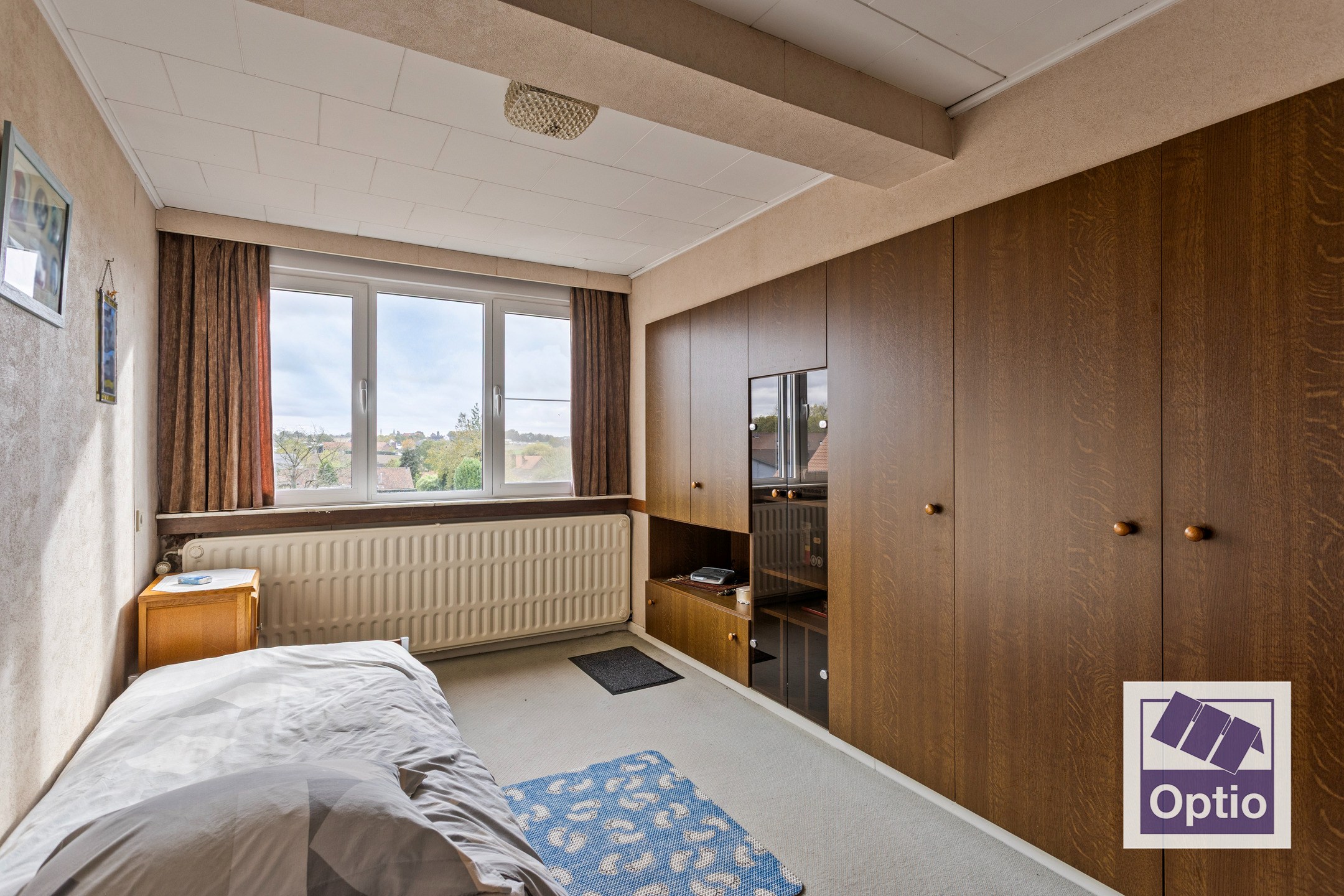 Woning met 5 slaapkamers en grote tuin. 