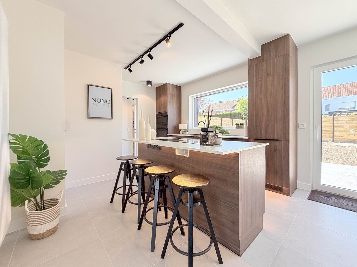 ABSOLUTE TOPPER !!!  Ontdek nu dit prachtige vernieuwde pand gelegen te Kortrijk/Heule ! *** NONO INSPIRED *** 