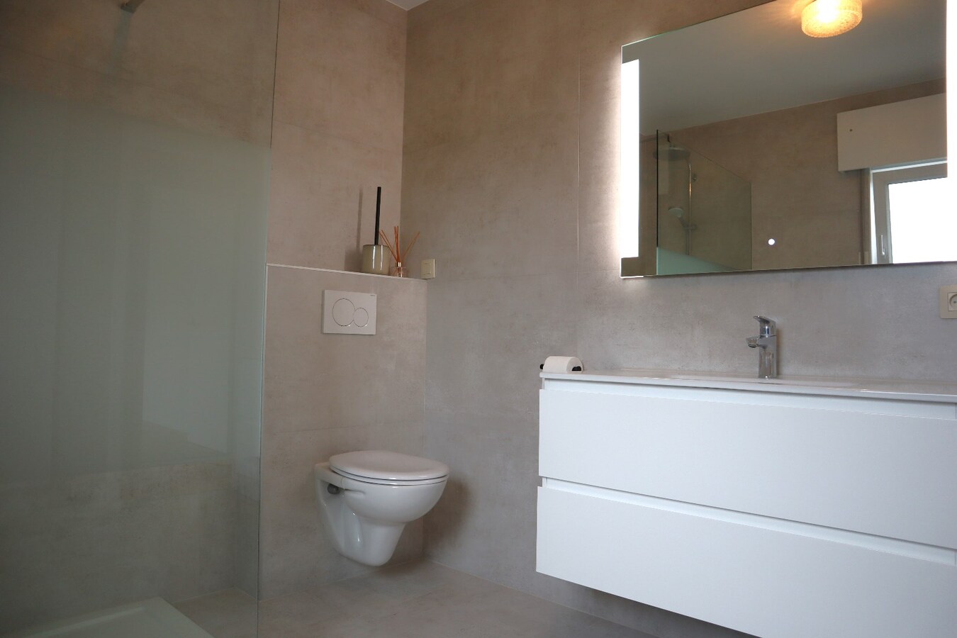 Gerenoveerde rijwoning met 3 slaapkamers te Bierbeek (Korbeek-lo) 