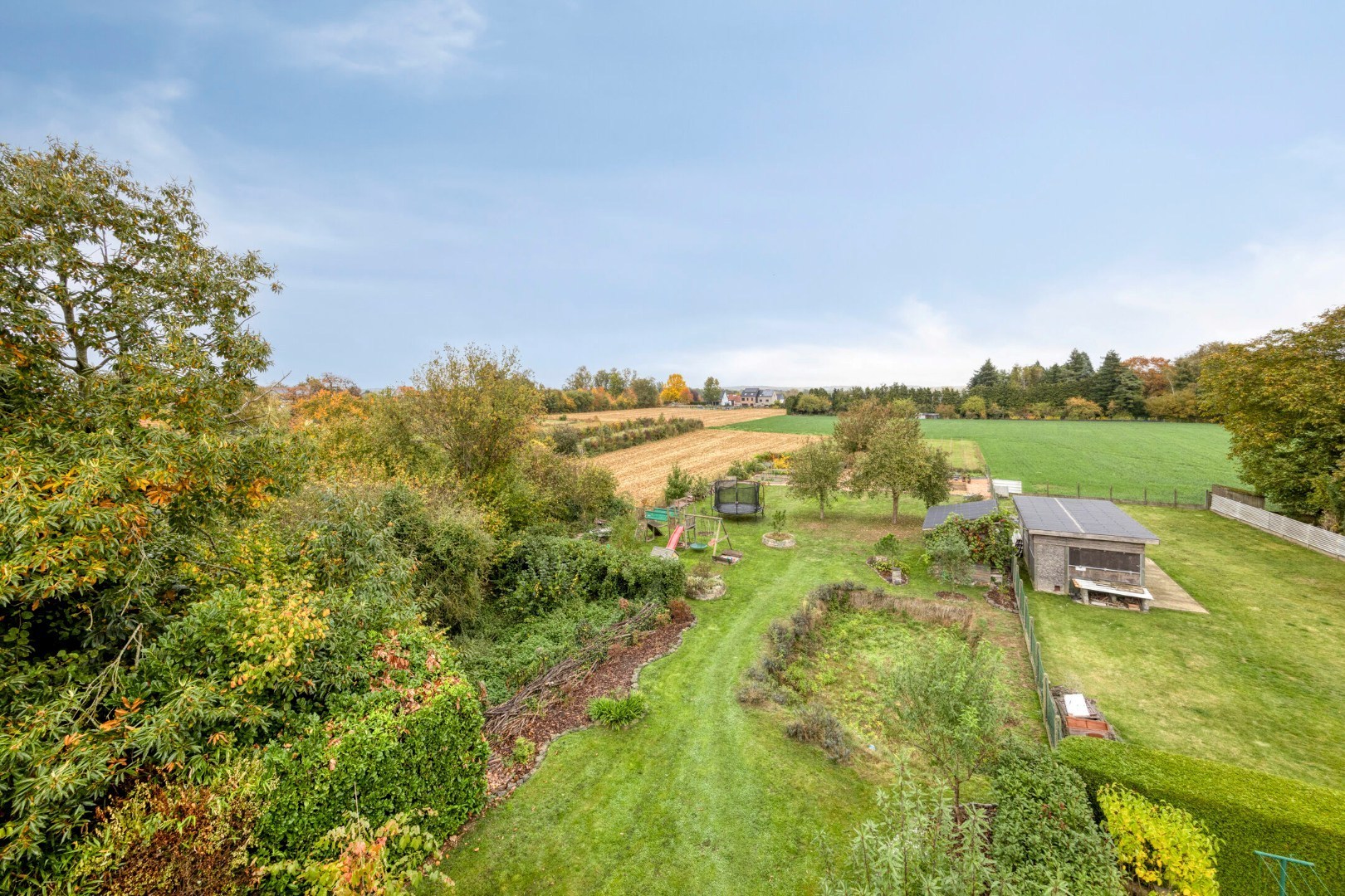 Open bebouwing met 4 slaapkamers, bureau, garage en prachtige tuin in Boutersem – EPC 158 kWh/m² - bewoonbare opp. 282 m² 