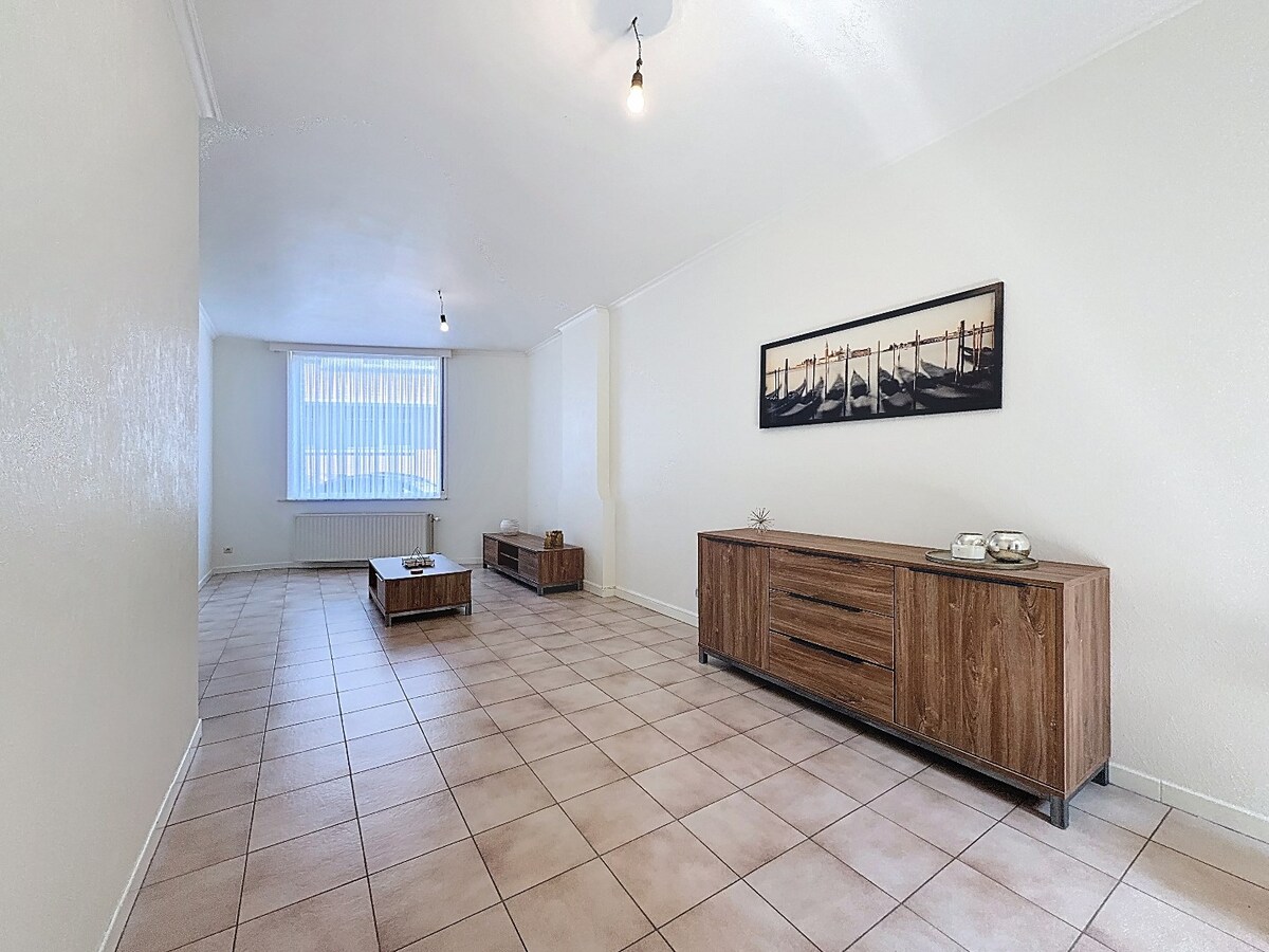 Ruime, instapklare woning met tuin te centrum Zottegem 