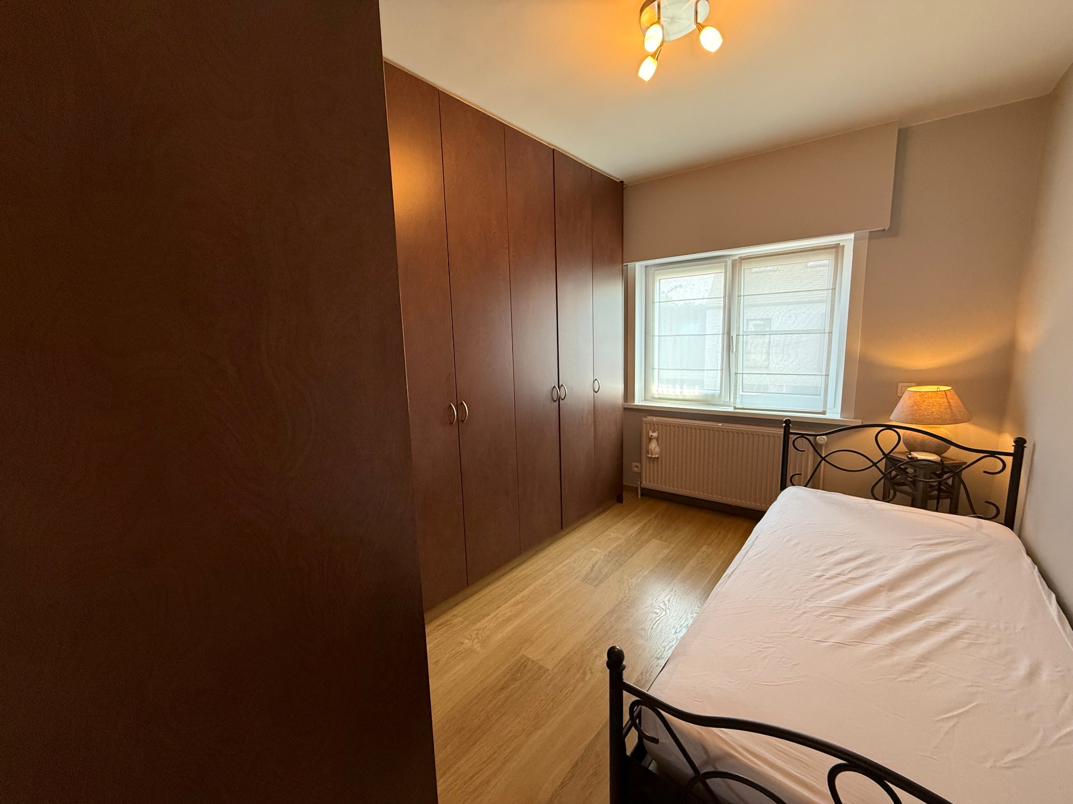Non meublé - Maison bien entretenue avec trois chambres située dans le vieux Knokke, à distance de marche du centre commercial de Knokke et du Zoute. 