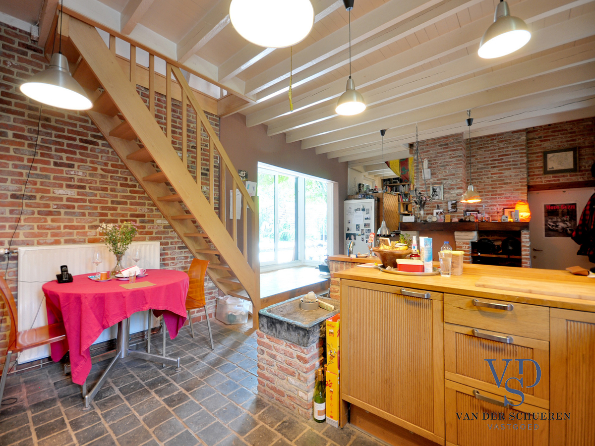 Idyllische woning met schuur. Uitzonderlijk gelegen. 