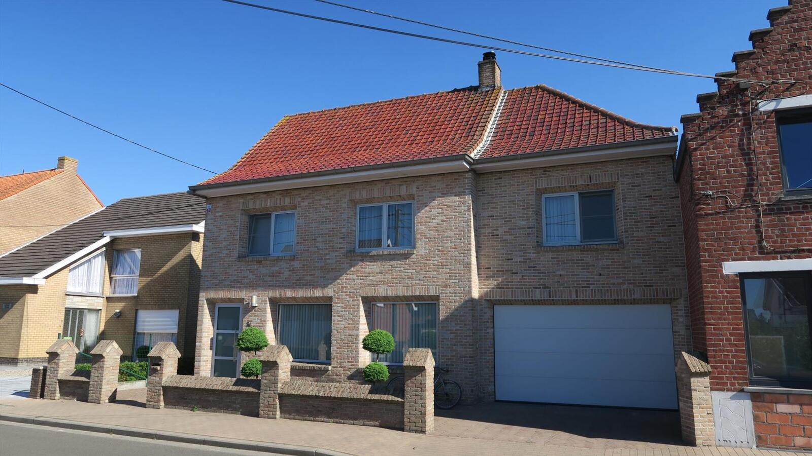 Uitzonderlijk ruime woning met prachtige zongerichte tuin 