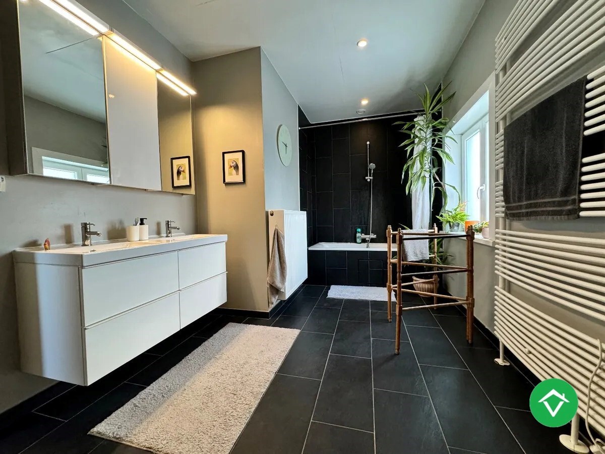 Halfopen bebouwing met 3 slaapkamers en een garage te Koekelare 