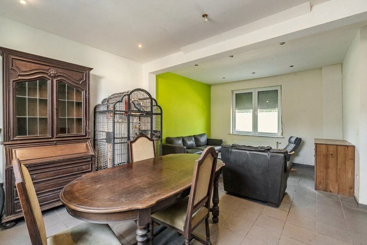 Te renoveren rijwoning met 2 slaapkamers in het centrum van Zomergem 
