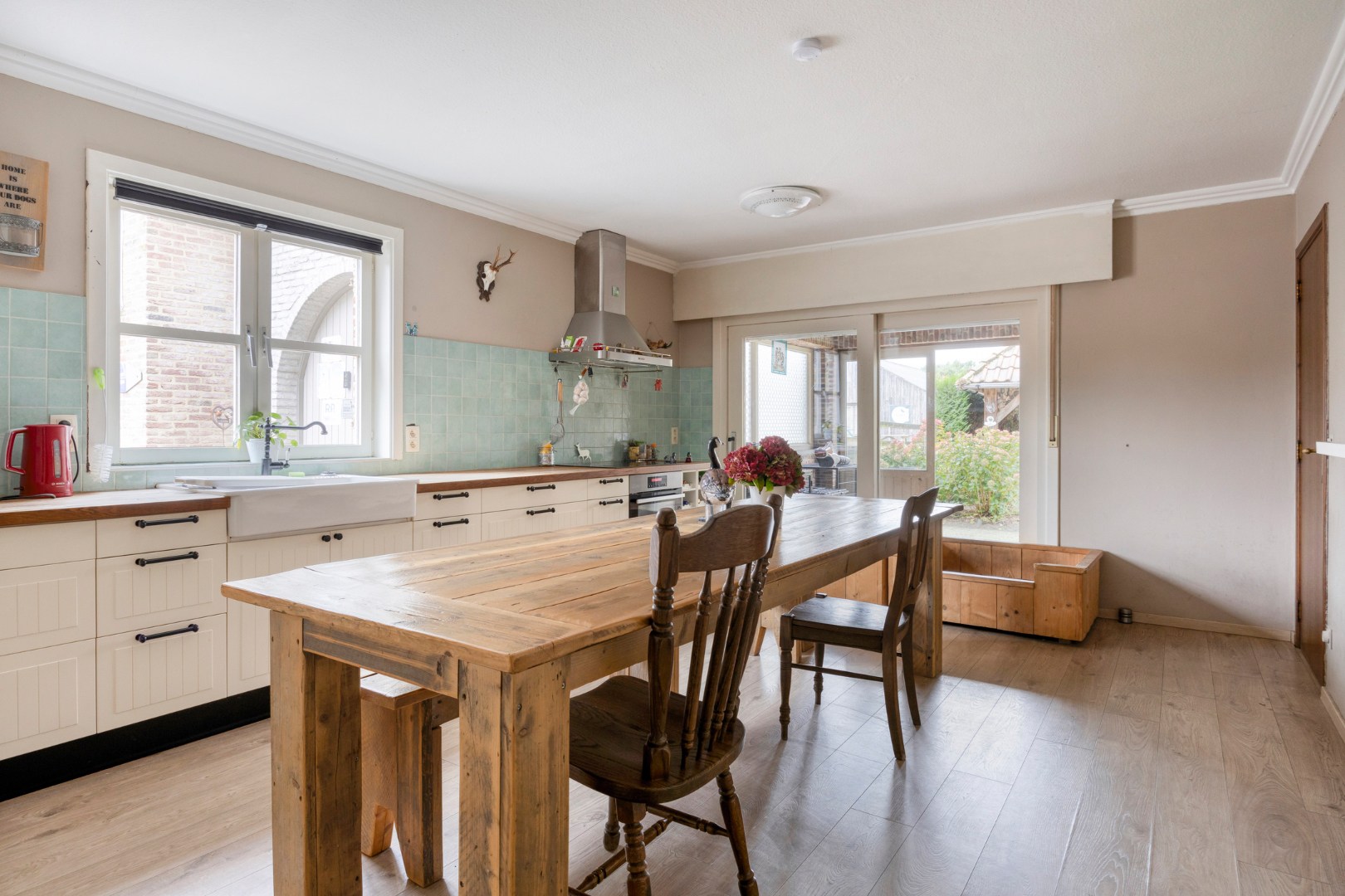 Ruime instapklare woning met 4 slpk. op perceel van 61a 2ca in Mol 