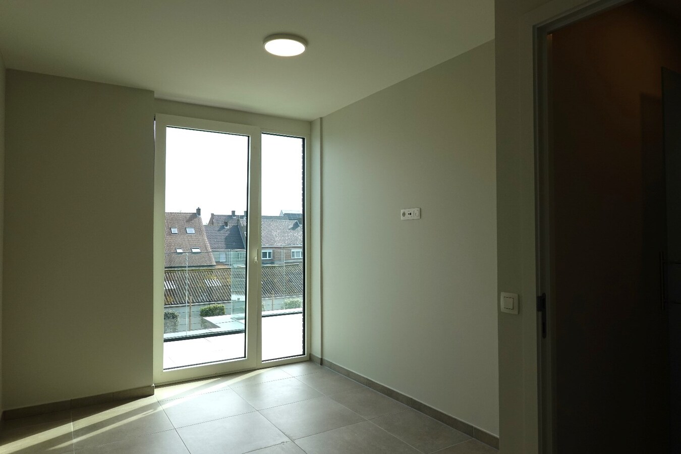 Instapklaar nieuwbouwappartement met 2 slaapkamers en ruim terras in centrum Jabbeke 