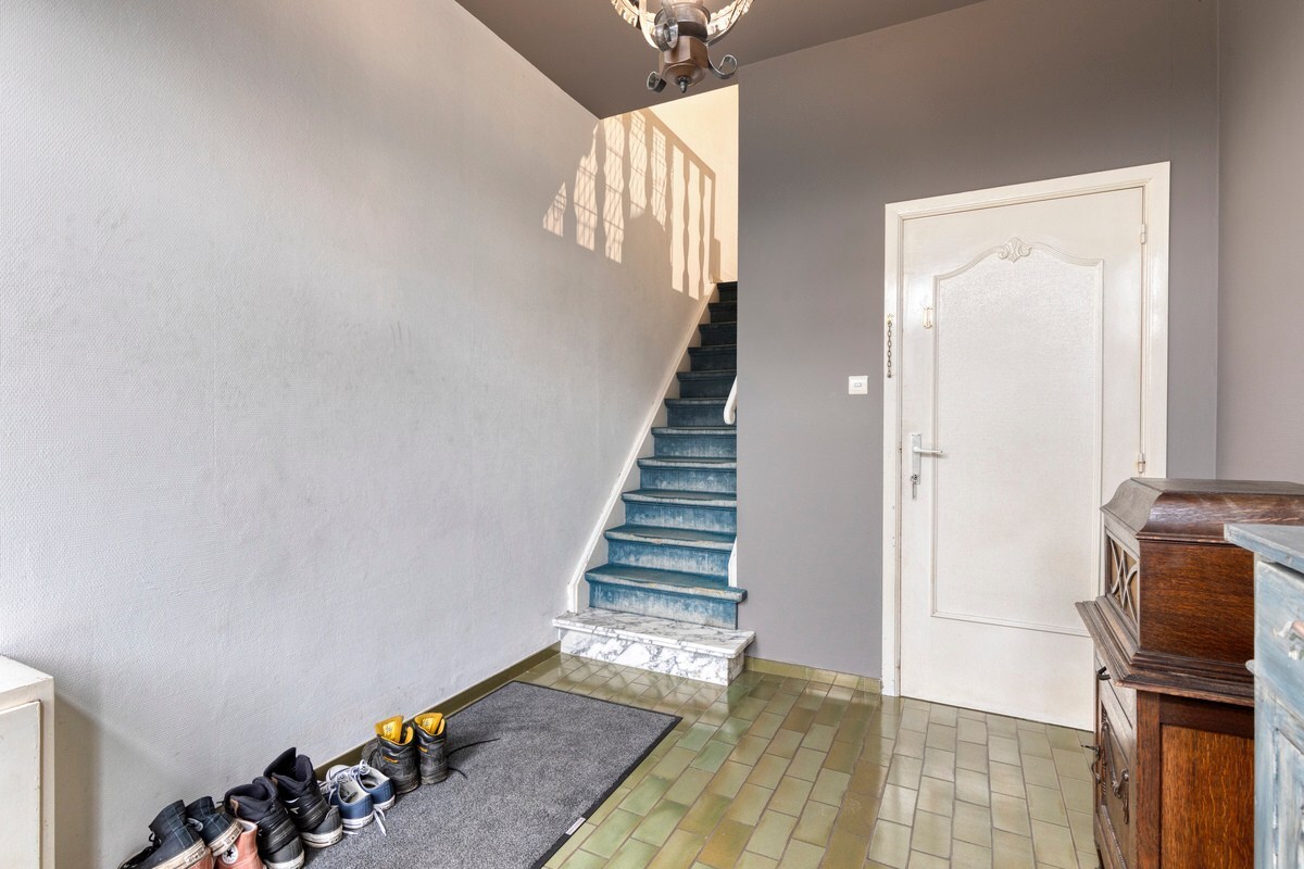 Woning met handelspand te koop in Oostrozebeke op een perceel van 768 m2. 