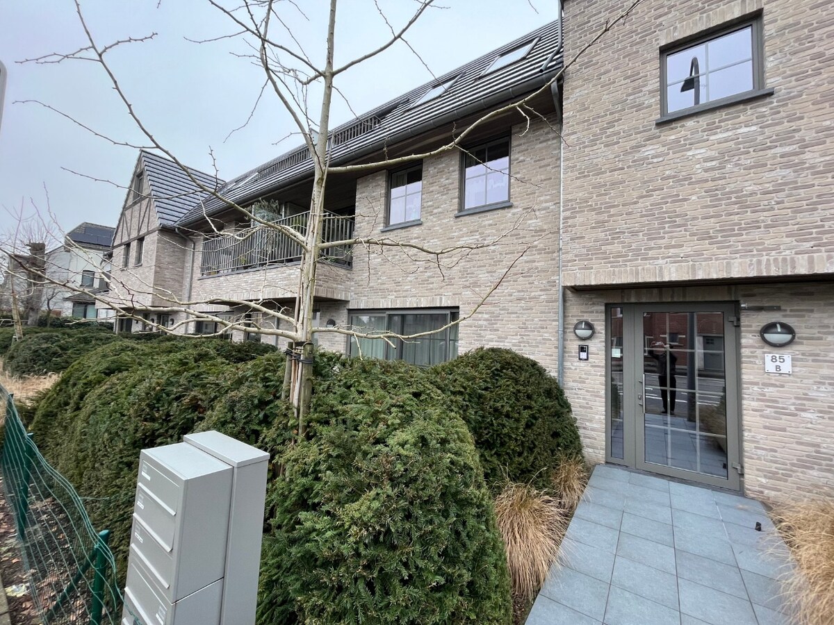 Recent, gelijkvloers 2-slpk-appartement 