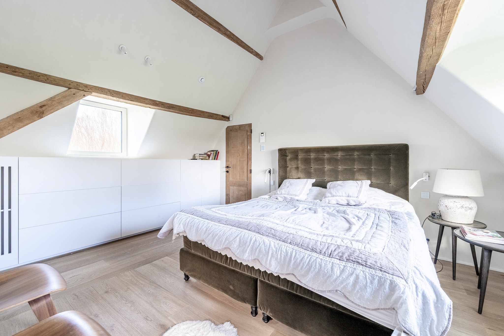 Uitzonderlijk gerenoveerde Hoeve met bijhuis op een domein van 1,5 hectare 