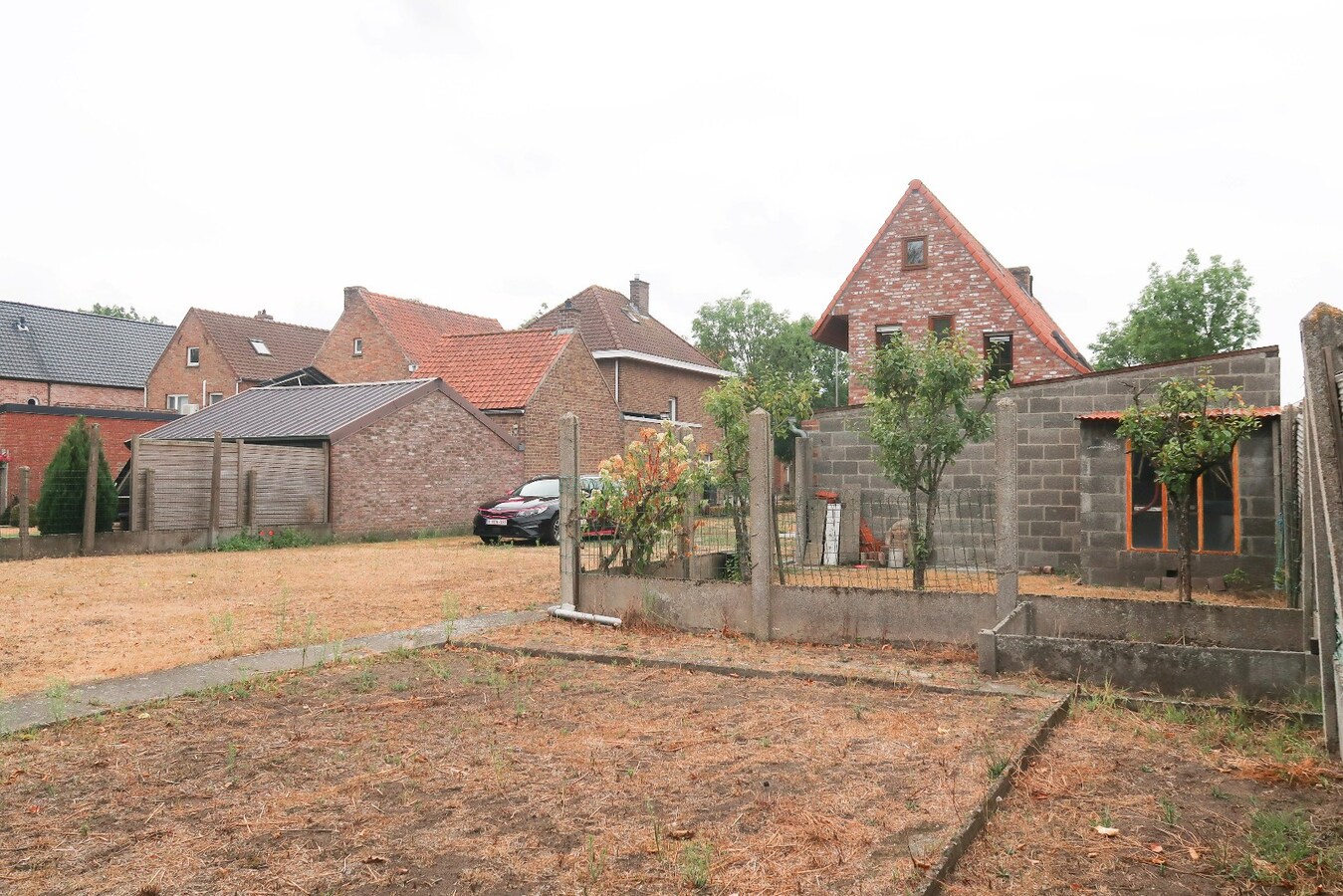 Charmante vrijstaande woning met 5 slaapkamers, ruime tuin en grote garage 