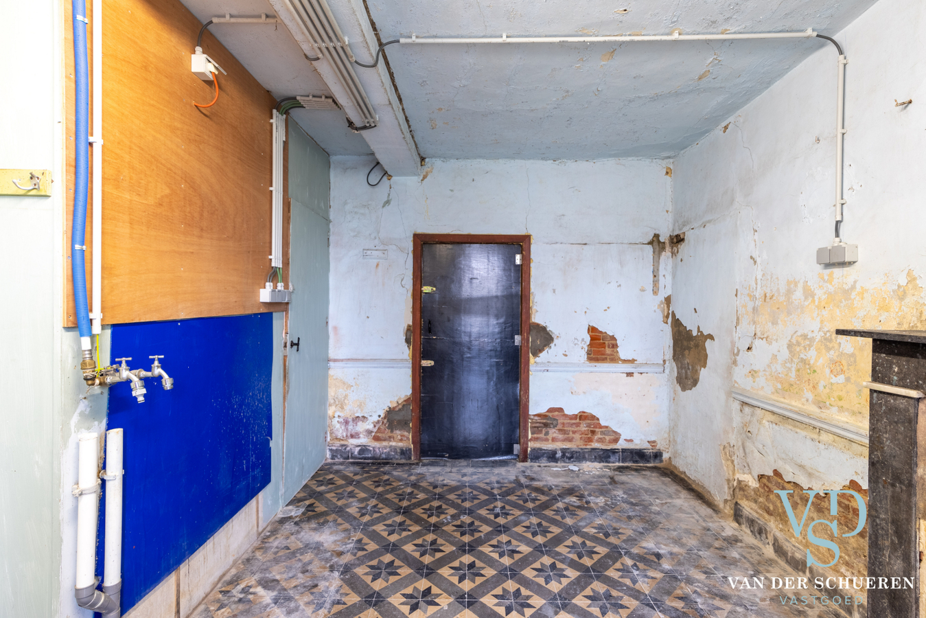 Statige herenwoning met potentieel ! 