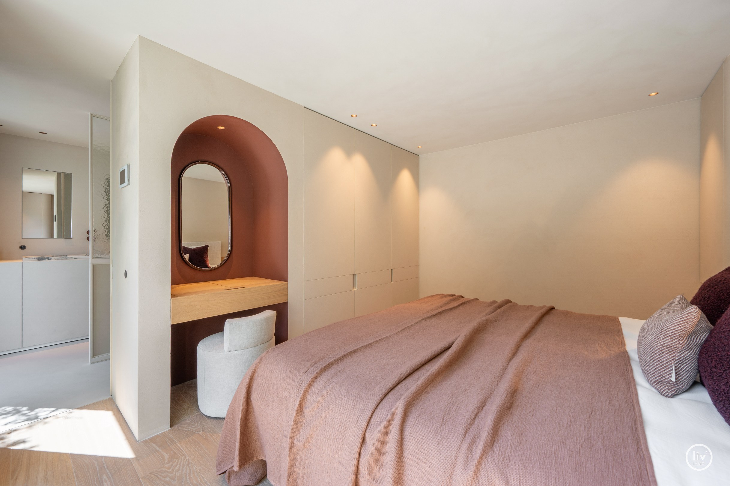 Luxe, comfort kortom een prachtig gerenoveerde woning in hartje Knokke. 