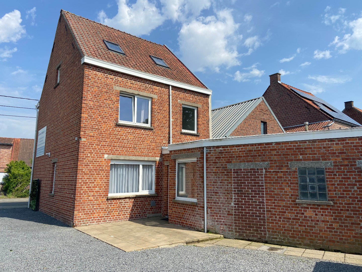 Ruime comfortabele halfopen woning met tuin en landelijk uitzicht! 