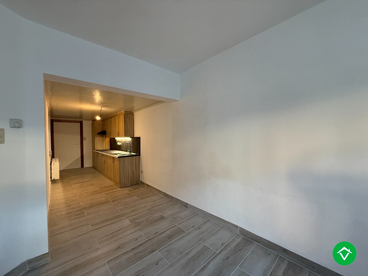 Rijwoning met 3 slaapkamers en koer te centrum Eernegem 