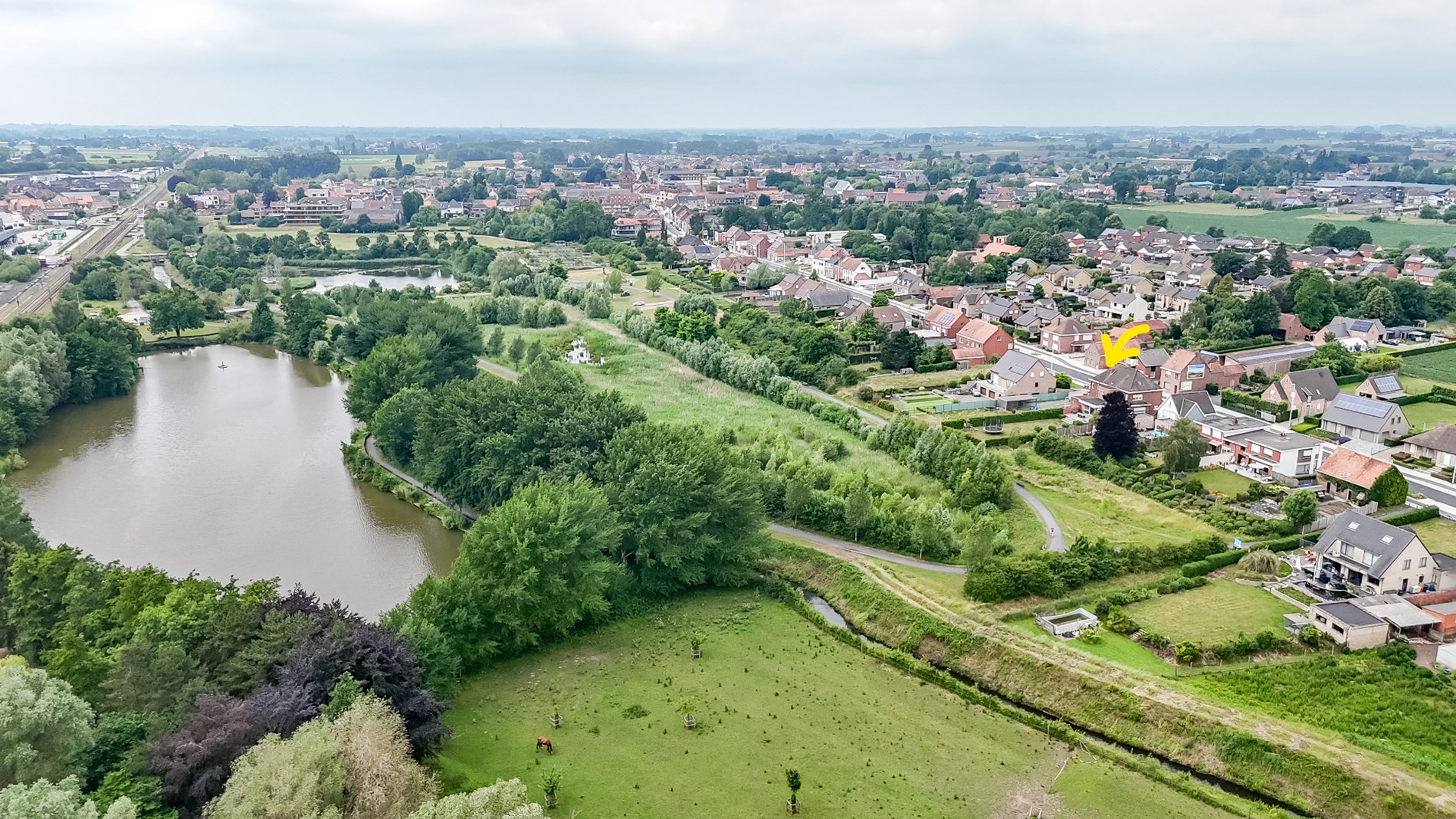 Halfopen woning op toplocatie met prachtig uitzicht op De Krekemeersen! 