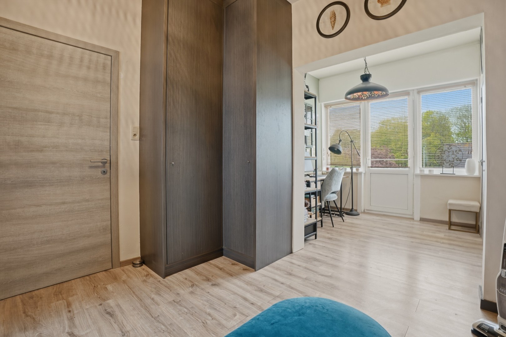Ruime en instapklare rijwoning in het hart van Nieuwpoort op 284 m² met garage en nieuwe oprit! 