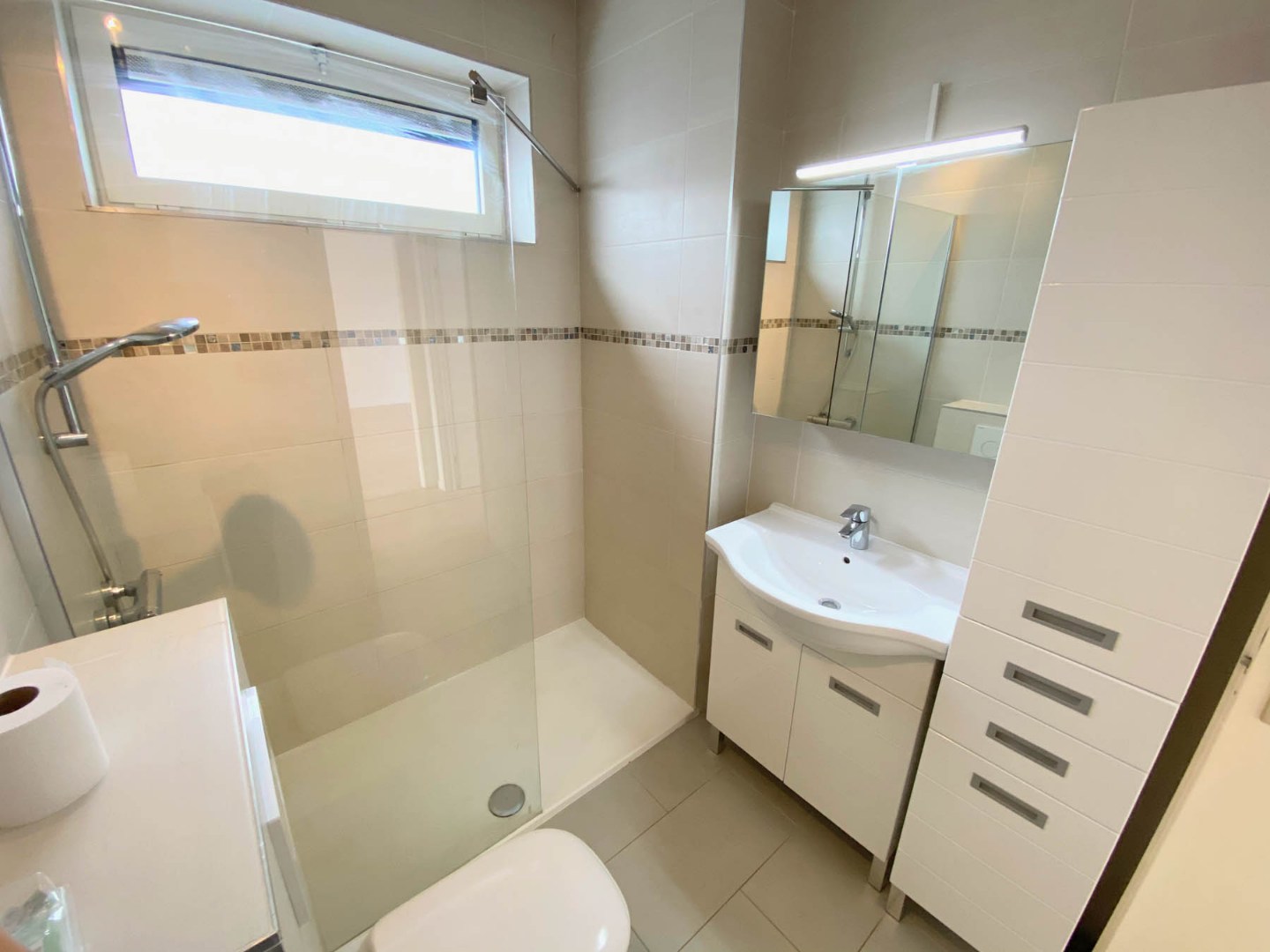 APPARTEMENT 95m2 met terras - 2 kamers 1640 SINT-GENESIUS-RODE 