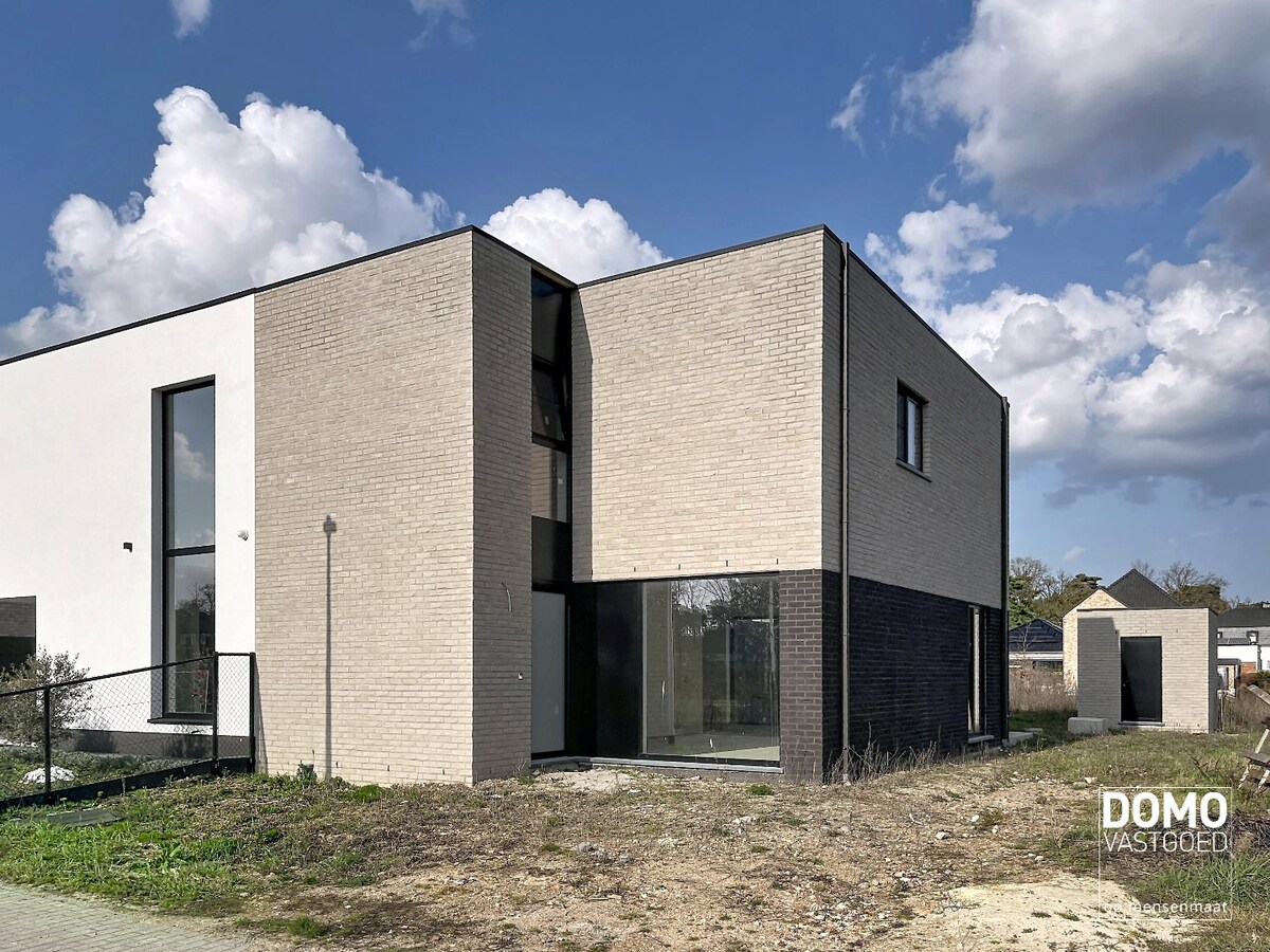 MODERNE NIEUWBOUWWONING CASCO PLUS MET 3 SLAAPKAMERS 