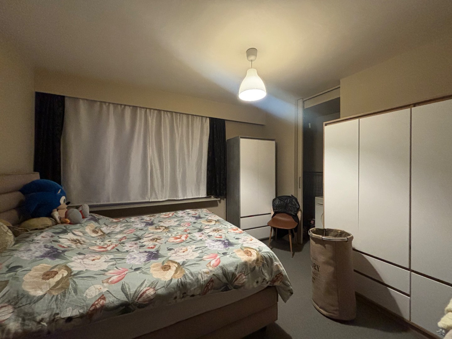 Opbrengsteigendom met 7 appartementen &amp; ruim handelspand in Mol-centrum 