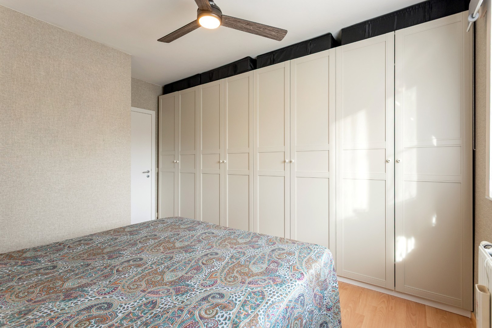 Instapklaar 2 slpk appartement met garage te Halle 