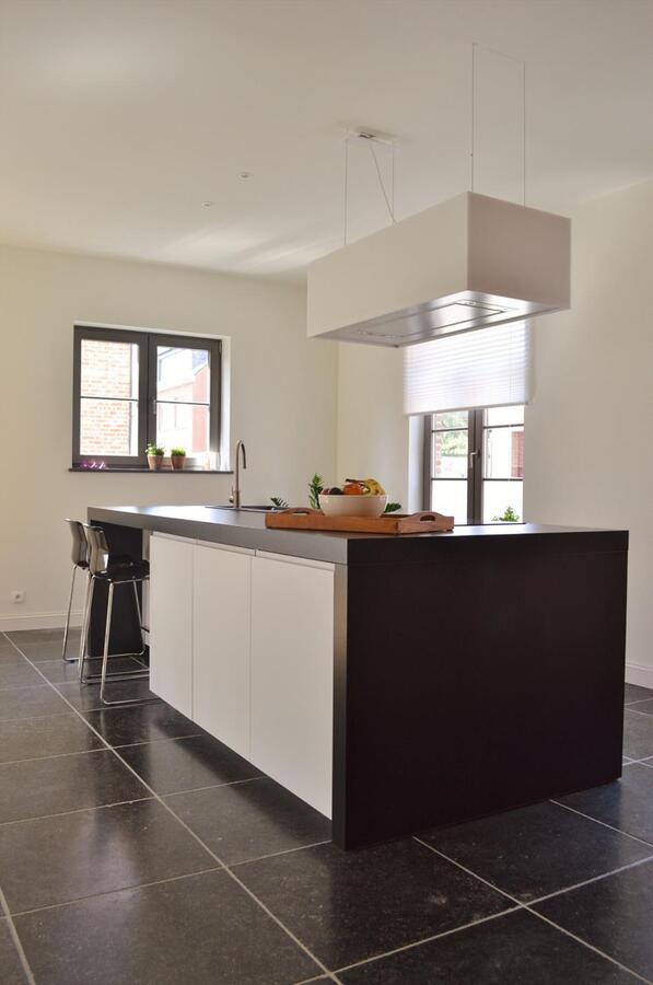 Charmante nieuwbouwvilla met bijgebouwen op 2.340 m² te St-Gillis-Waas. 