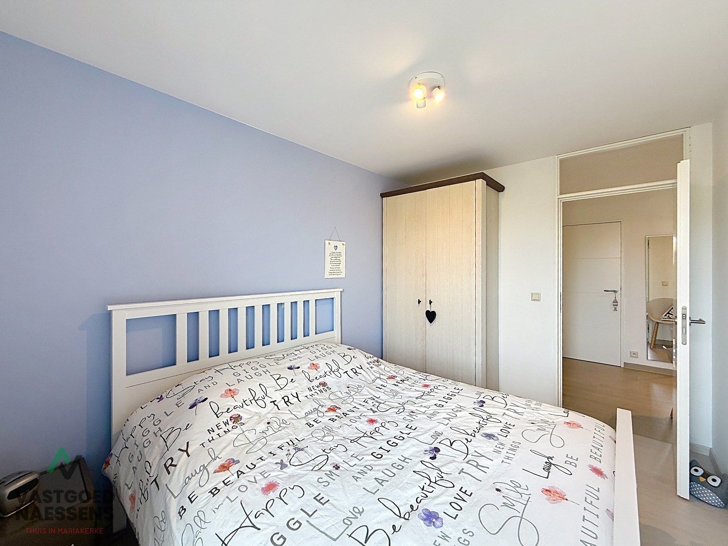 SUPERBE APPARTEMENT DE 2 CHAMBRES AVEC TERRASSE ENSOLEILLÉE DANS UN BÂTIMENT RÉCENT 