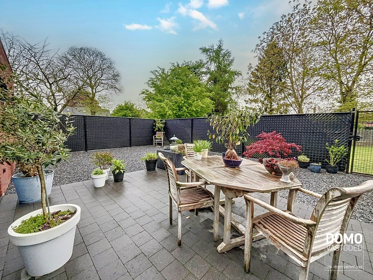 GELIJKVLOERS 1 SLAAPKAMER APPARTEMENT MET TUIN EN ONDERGRONDSE AUTOSTANDPLAATS GELEGEN TE SPALBEEK 