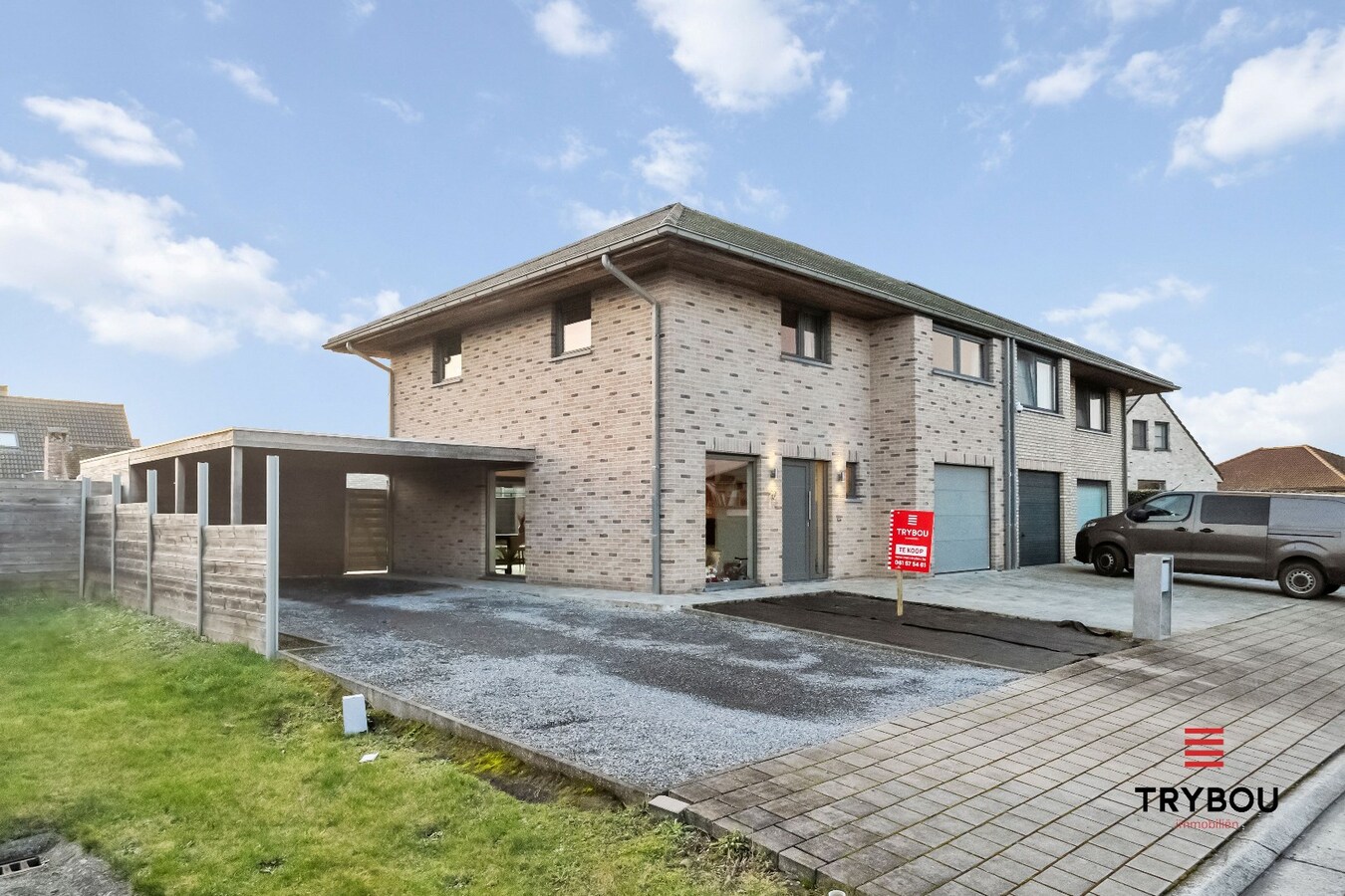 Instapklare halfopen woning met 3 slaapkamers en garage te Houthulst 