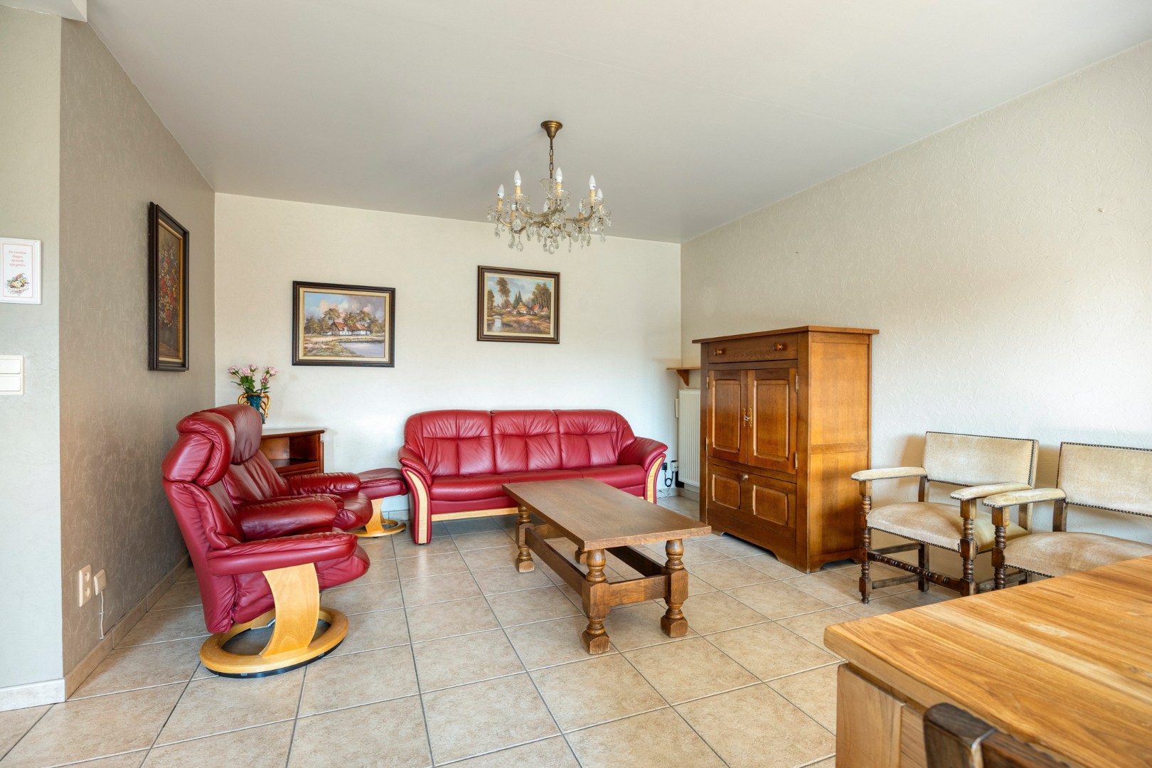 Gelijkvloers appartement met 3 slpk., ruim terras en ondergrondse garagebox in hartje Leopoldsburg 