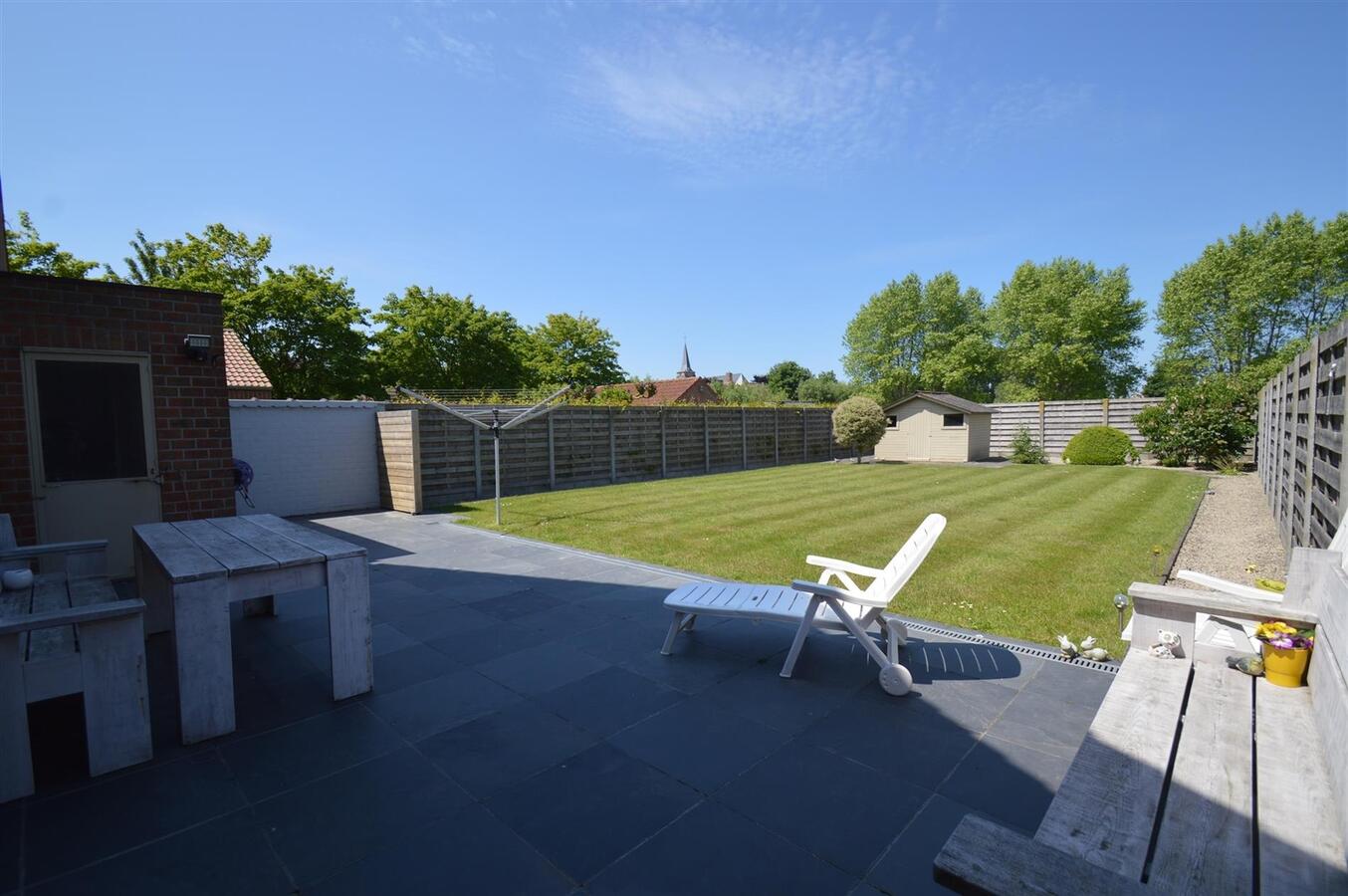 Gezinswoning met grote tuin, oprit &amp; garage - Ramskapelle 