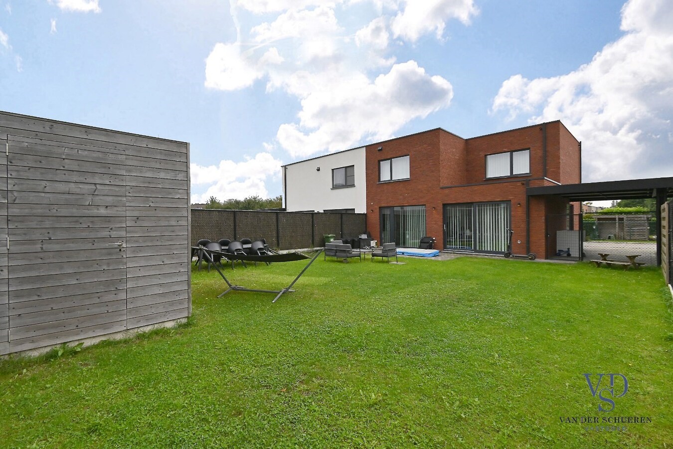 Unieke woning mét tuin in Eke. 