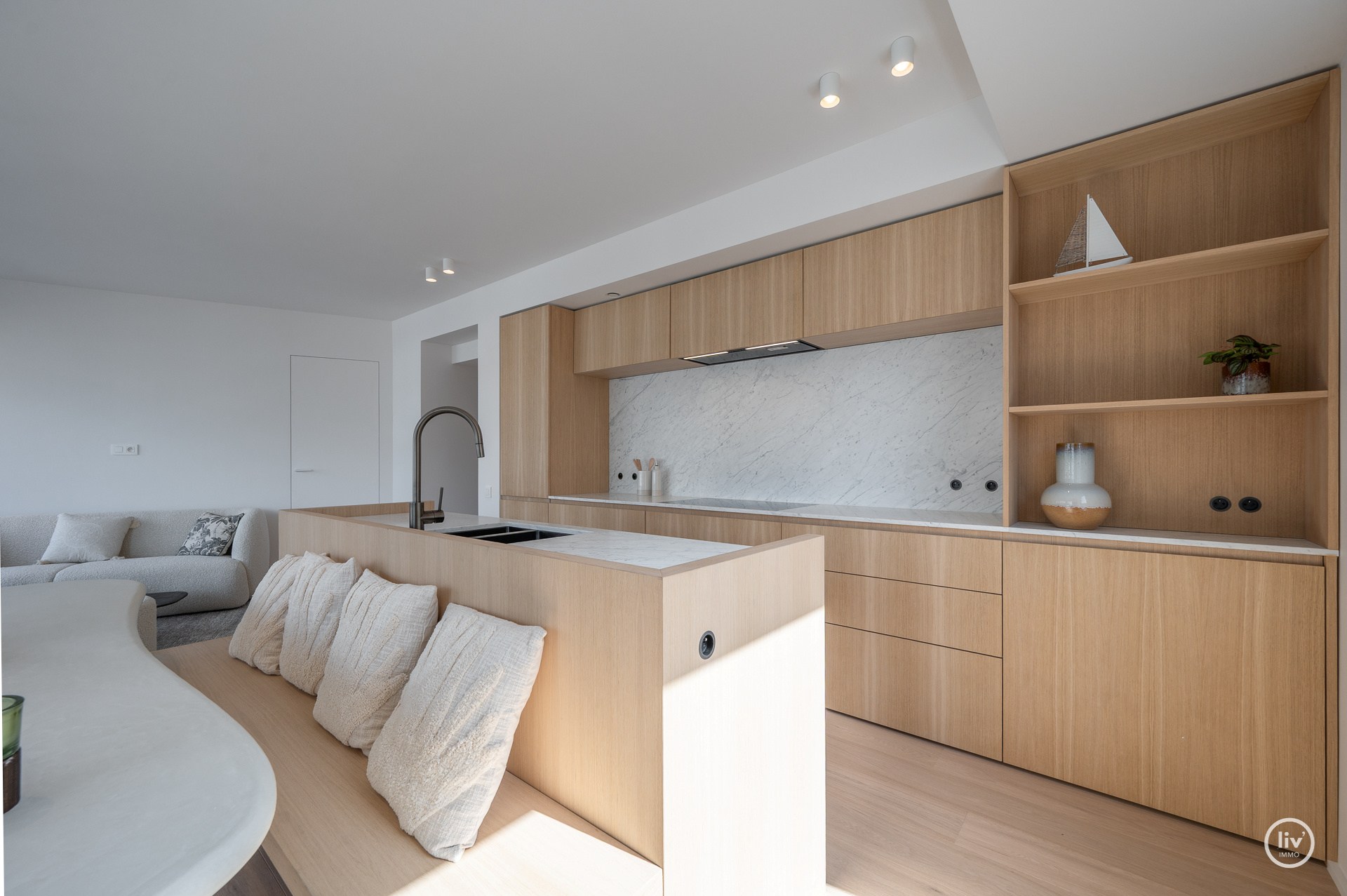 Stijlvol gerenoveerd hoekappartement op topligging in het hart van Knokke 