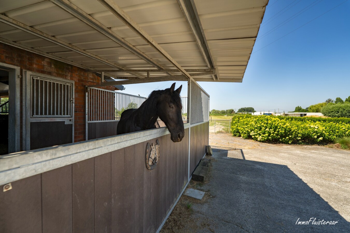 Unieke eigendom met paardenaccommodatie op 33.647 m² in Menen 
