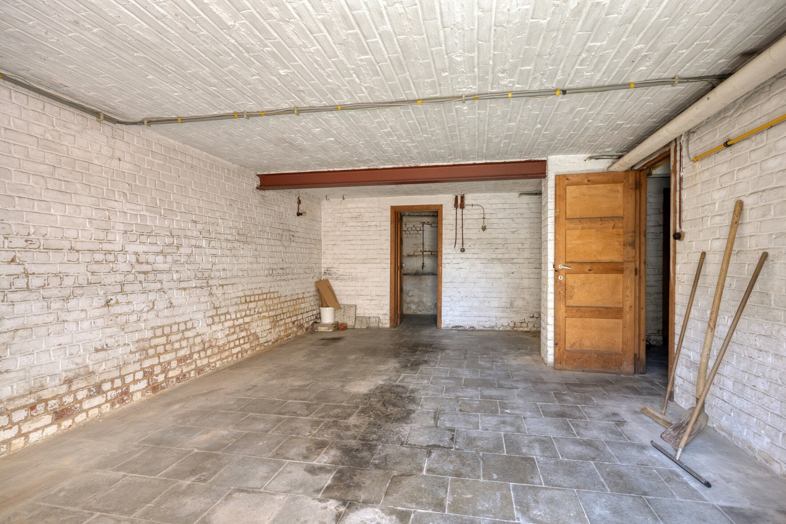 TE RENOVEREN WONING met 3/4 slaapkamers en tuin – 1640 SINT-GENESIUS-RODE 