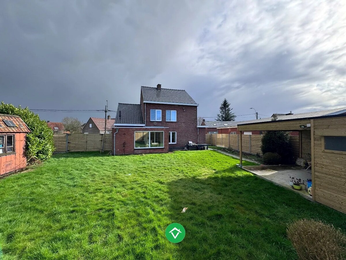 Rustig gelegen alleenstaande woning met garage te Ichtegem 
