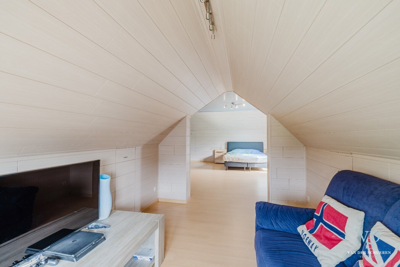 Tijdloze vrijstaande villa op ruim perceel 