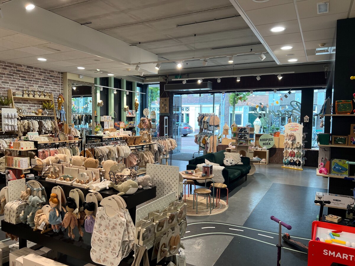 Verhuurde winkelruimte te koop in centrum Bladel. Ideaal als beleggingsobject! 