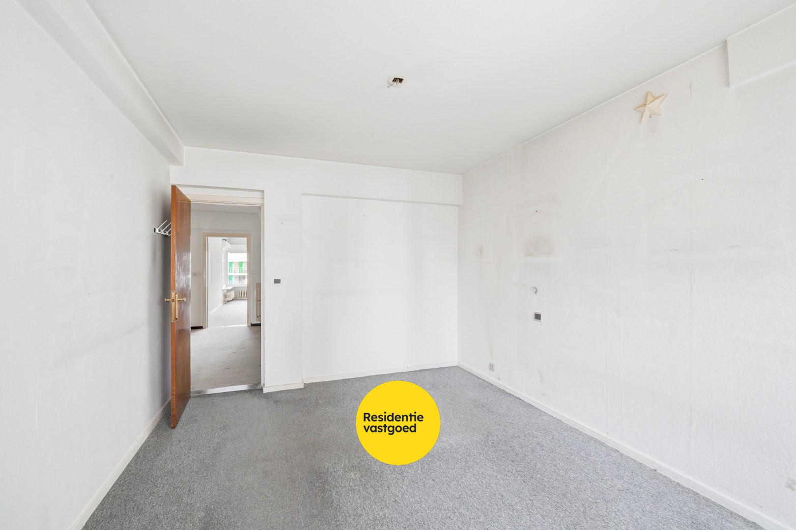 Op te frissen 2-slaapkamerappartement met open zicht te Oostende 