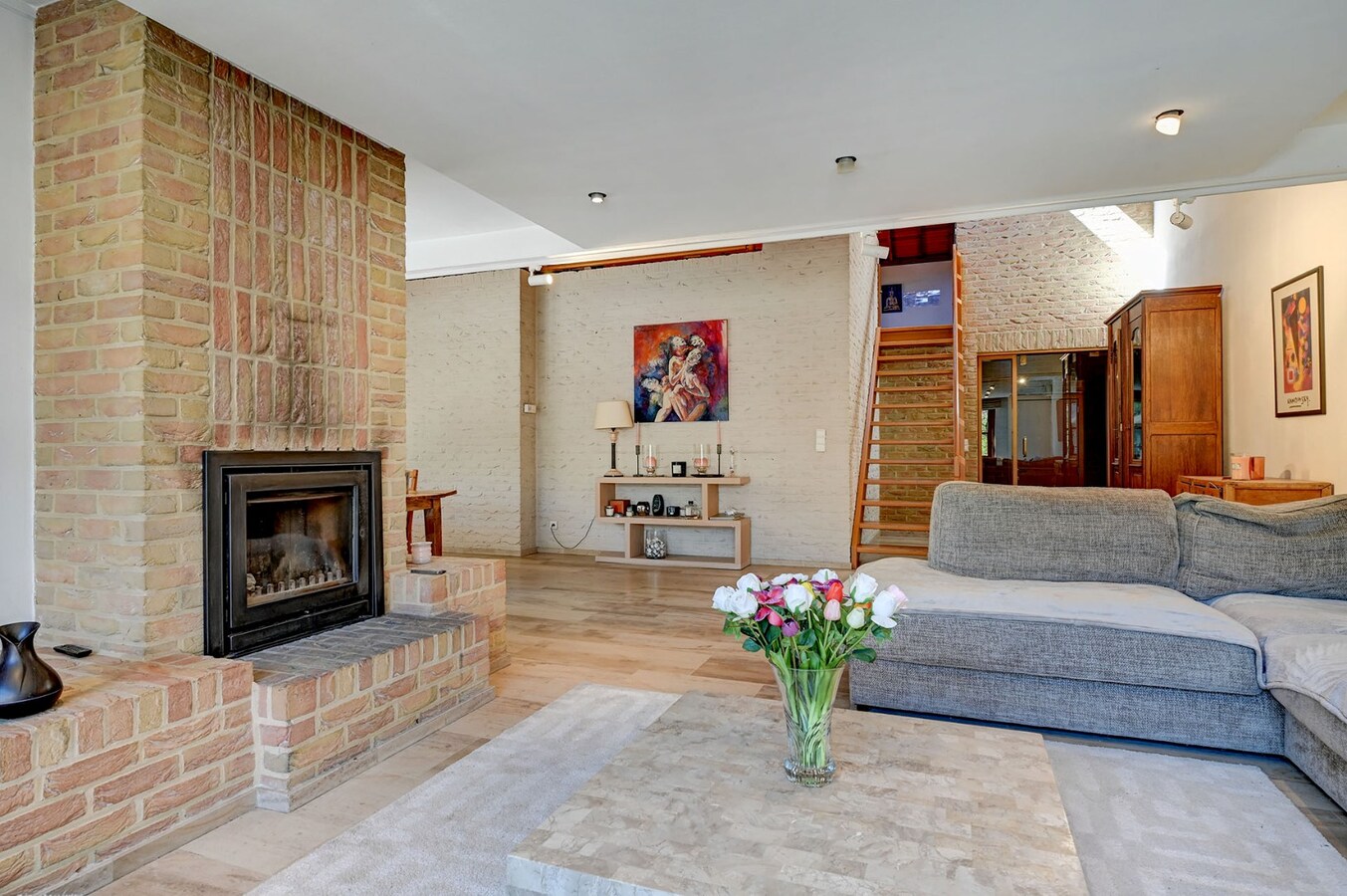 Uitzonderlijk kantoorgebouw met woonst 