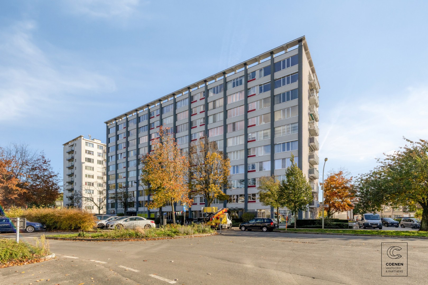 Op te frissen appartement op de zesde verdieping met twee slaapkamers op een goede locatie te Deurne! 