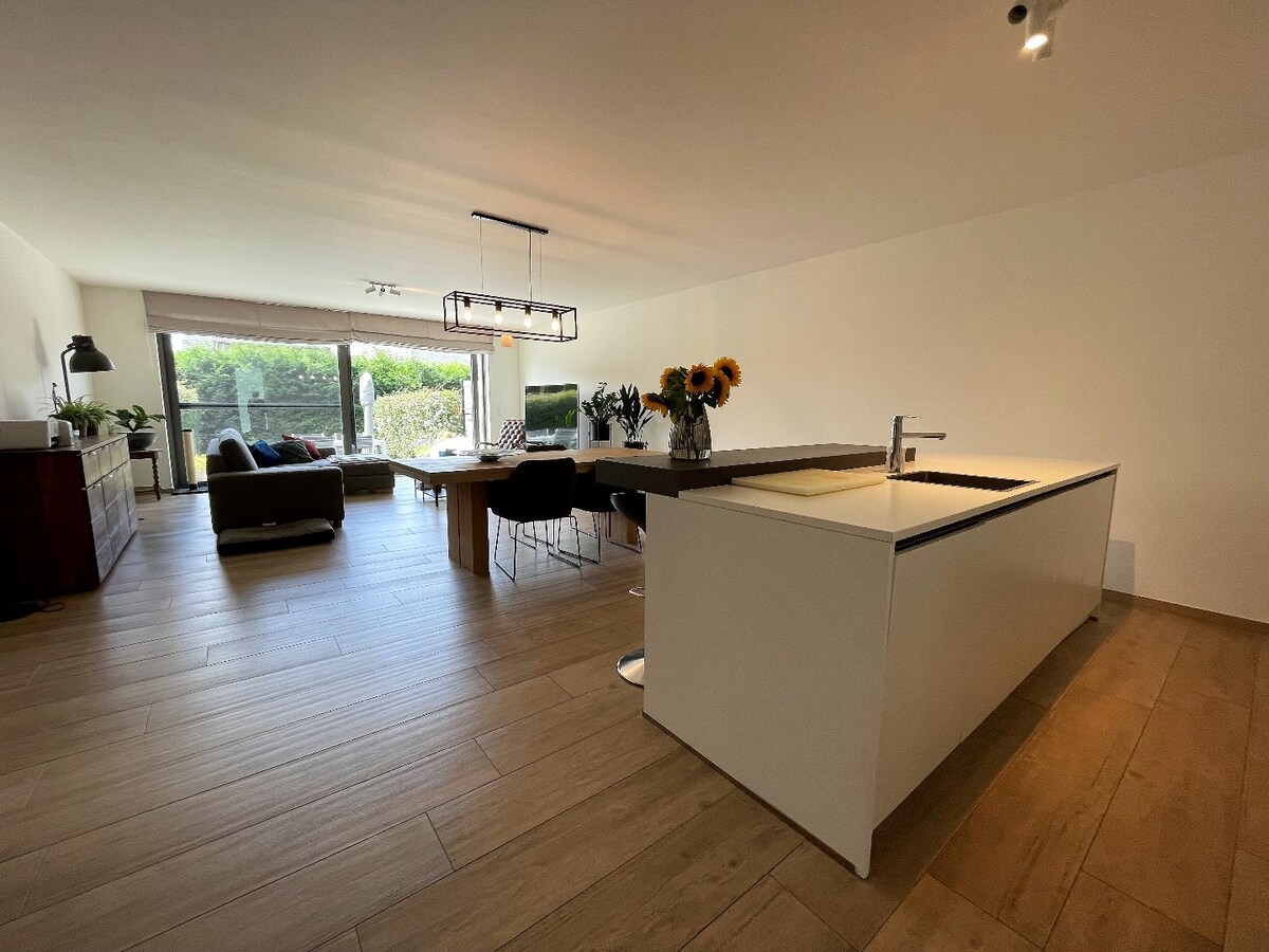 Zeer recente woning uit 2018 gelegen te Hasselt. 